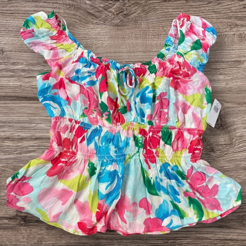 NWT’s Old Navy Pastel Floral Blouse size small